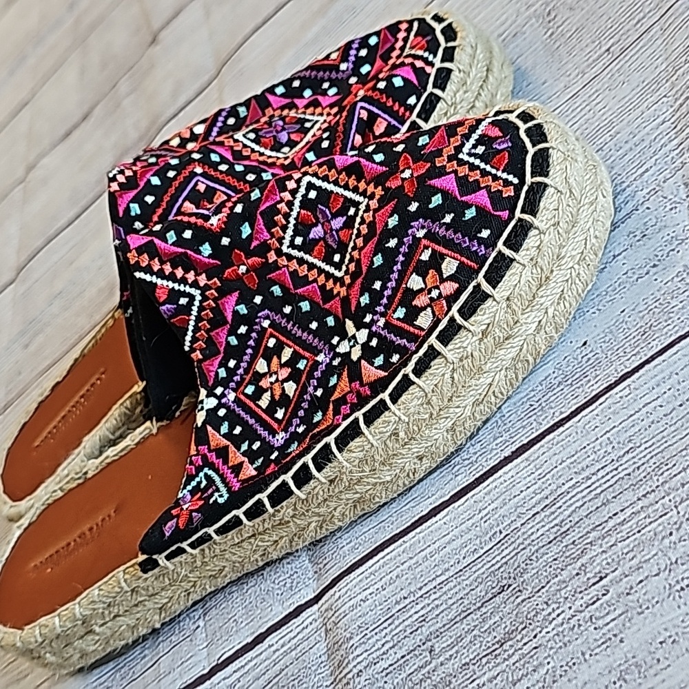 EUC AE sz 8 Aztecan slip on shoes, black/pink/purple/teal/white - Picture 6 of 7
